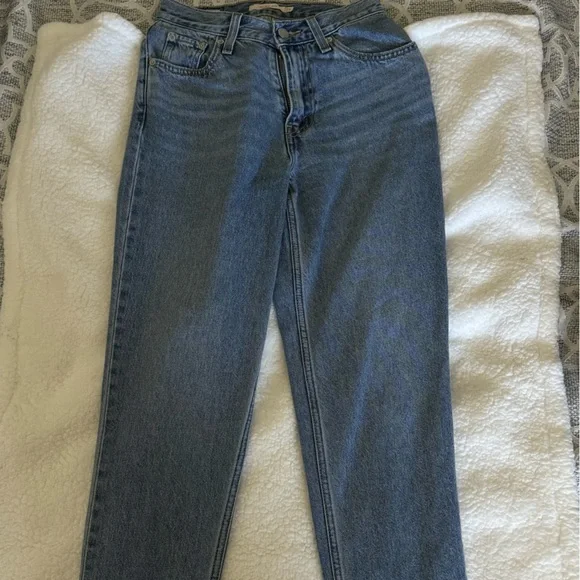 These jeans are in great condition. They didn’t fit me anymore after pregnancy. - Picture 7 of 10